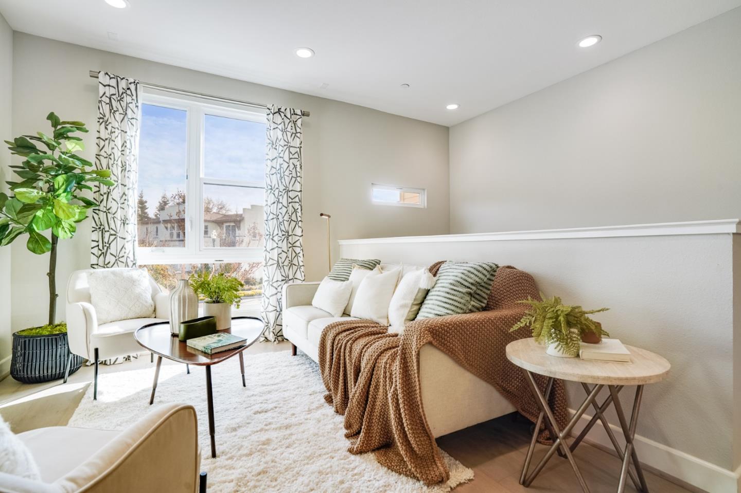415 Franklin Parkway San Mateo, CA 94403 - Photo 5 of 31 a living room with furniture
