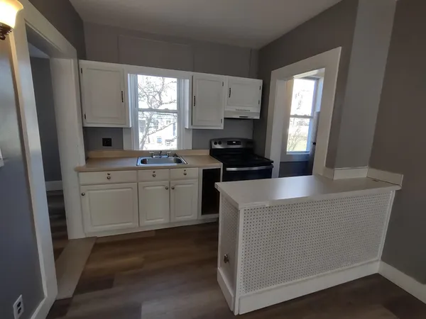 $1,900 | 48 Laurel Street, Unit 2, Newport, NH 03773
