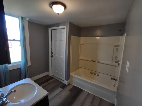 $1,900 | 48 Laurel Street, Unit 2, Newport, NH 03773