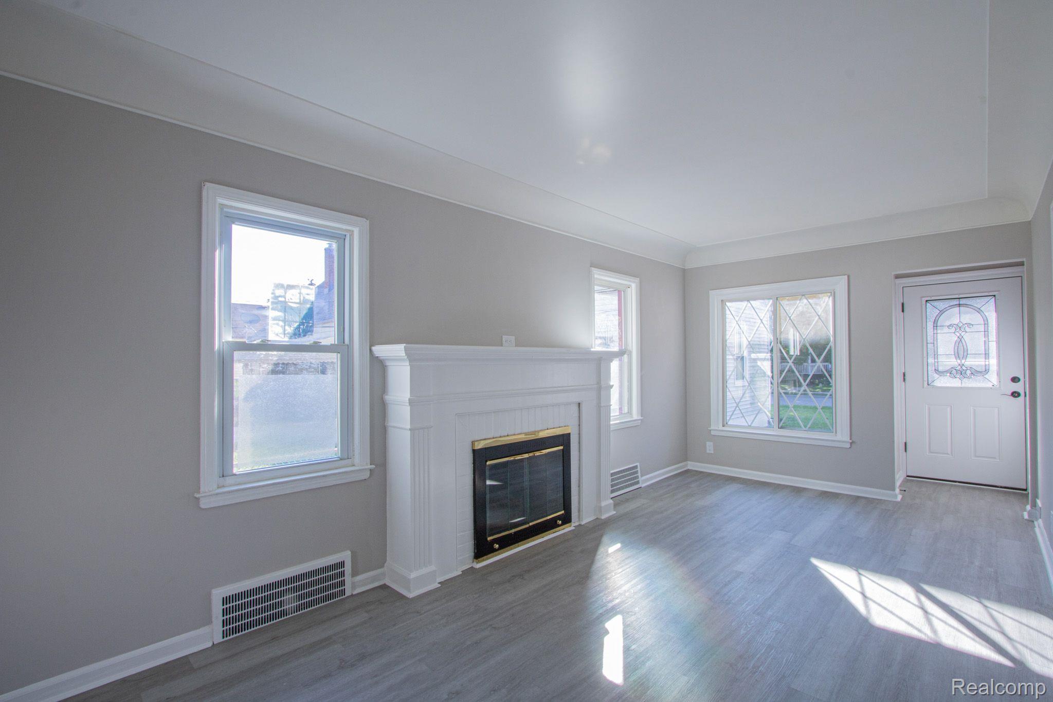 22776 Cushing Avenue Eastpointe, MI 48021 - Photo 4 of 22 Gallery Image 4