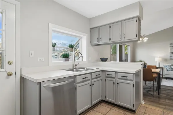 $260,000 | 1445 Tanglewood Avenue, Palatine, IL 60067