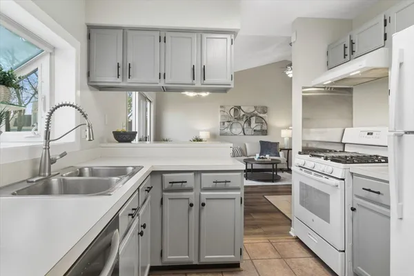 $260,000 | 1445 Tanglewood Avenue, Palatine, IL 60067