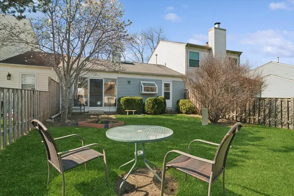 $260,000 | 1445 Tanglewood Avenue, Palatine, IL 60067