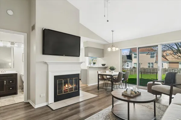 $260,000 | 1445 Tanglewood Avenue, Palatine, IL 60067