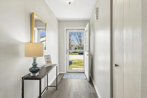 $260,000 | 1445 Tanglewood Avenue, Palatine, IL 60067