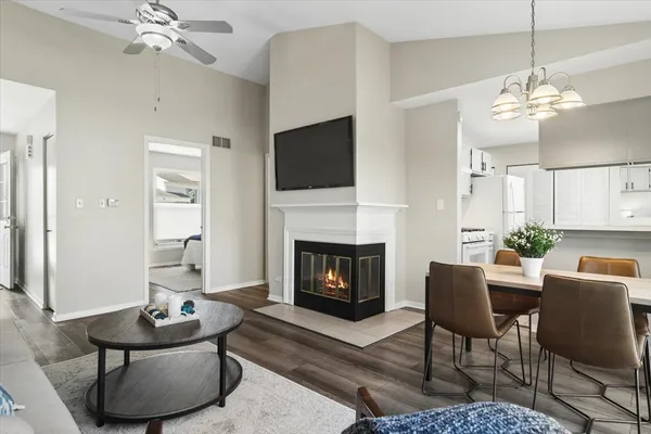 $260,000 | 1445 Tanglewood Avenue, Palatine, IL 60067