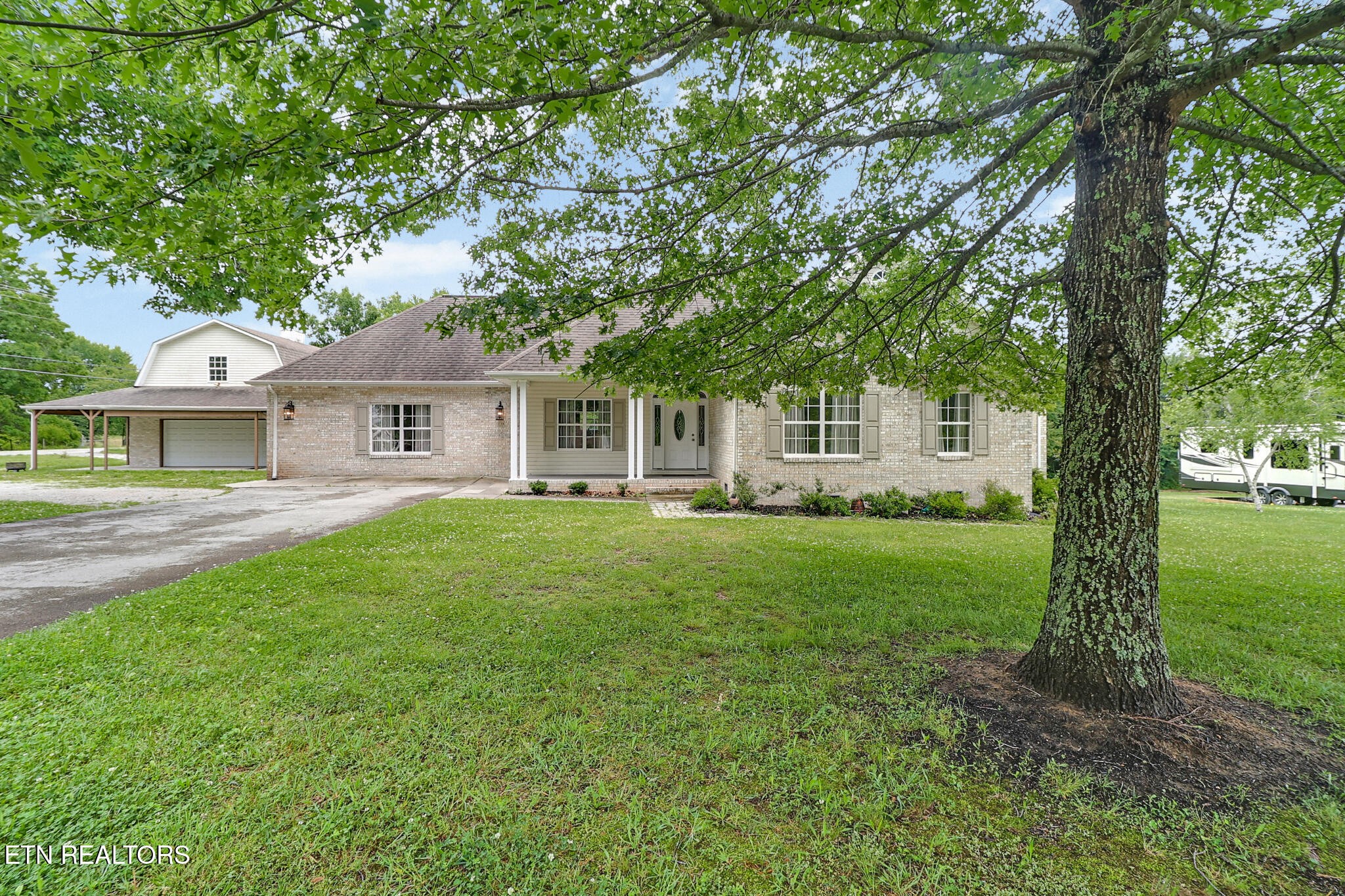 809 Buffalo Trail Clarkrange, TN 38553 - Photo 4 of 47