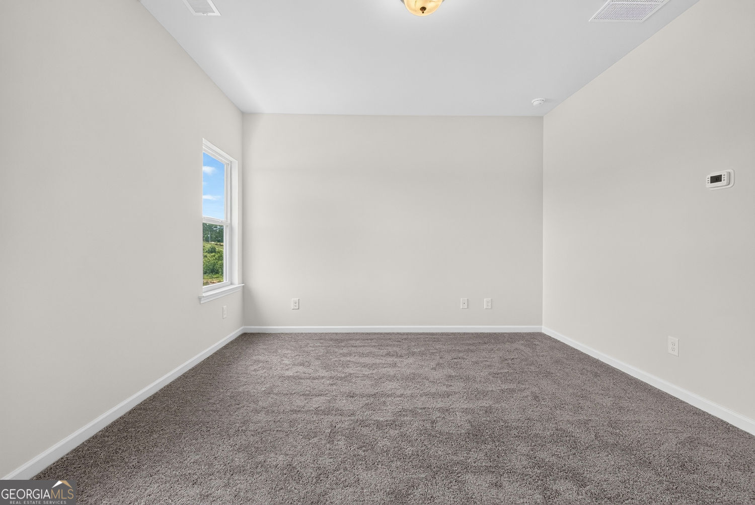 155 Oconee Road, Unit 252 Cartersville, GA 30120 - Photo 34 of 39 an empty room with windows