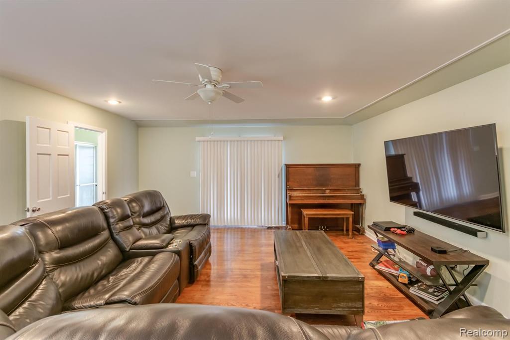 35905 Kelly Road Clinton Township, MI 48035 - Photo 4 of 28