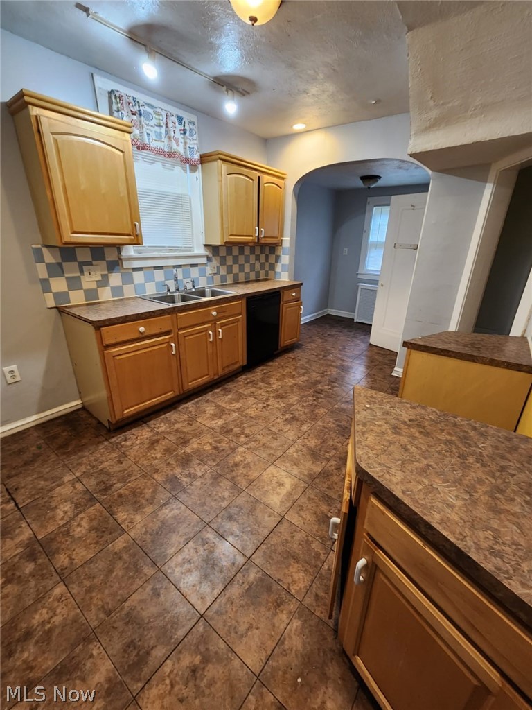 1333 Plainfield Road Cleveland, OH 44121 - Photo 7 of 23