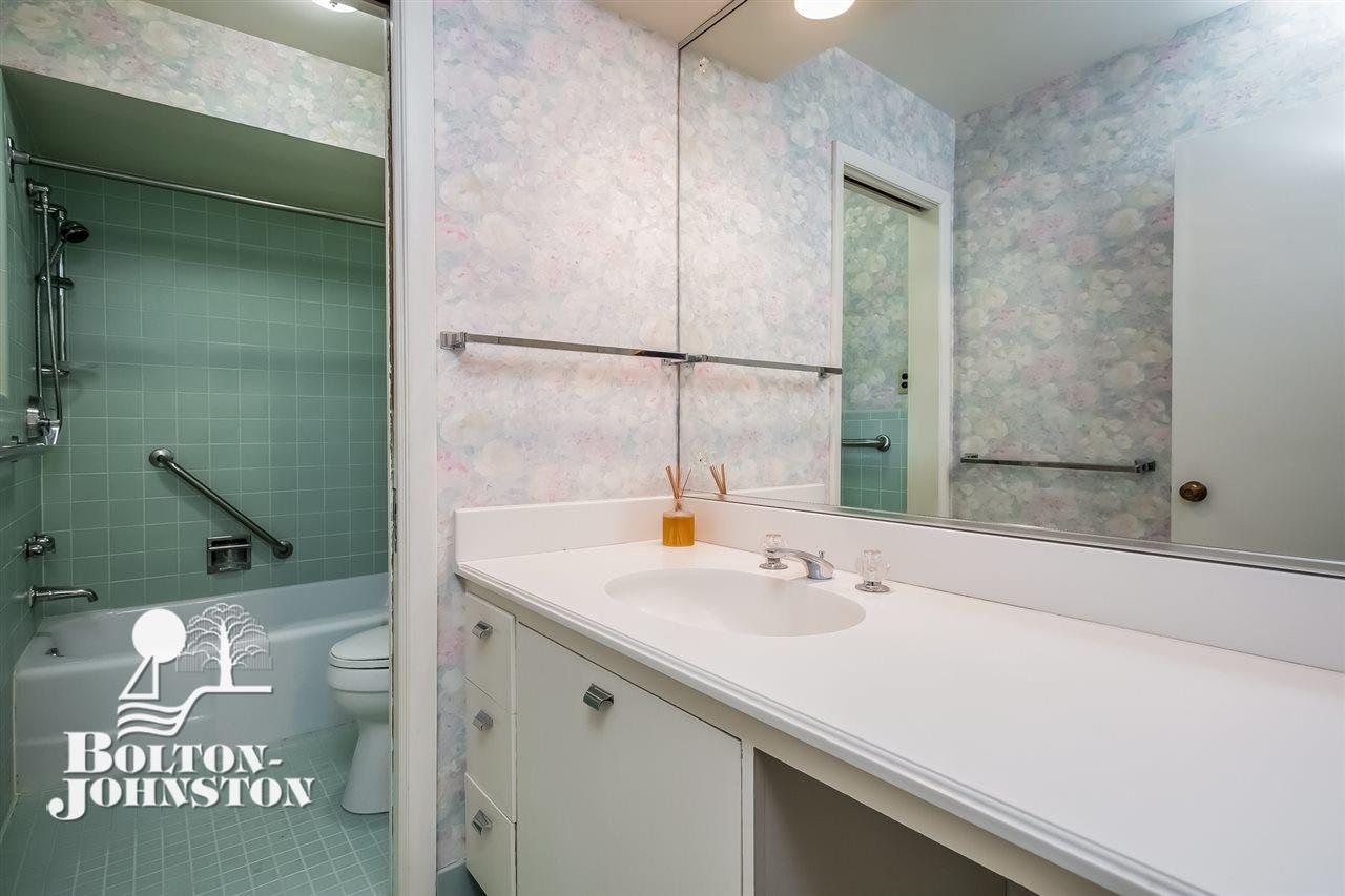 280 Ridge Road Grosse Pointe, MI 48236 - Photo 27 of 50 31295540-26.JPG