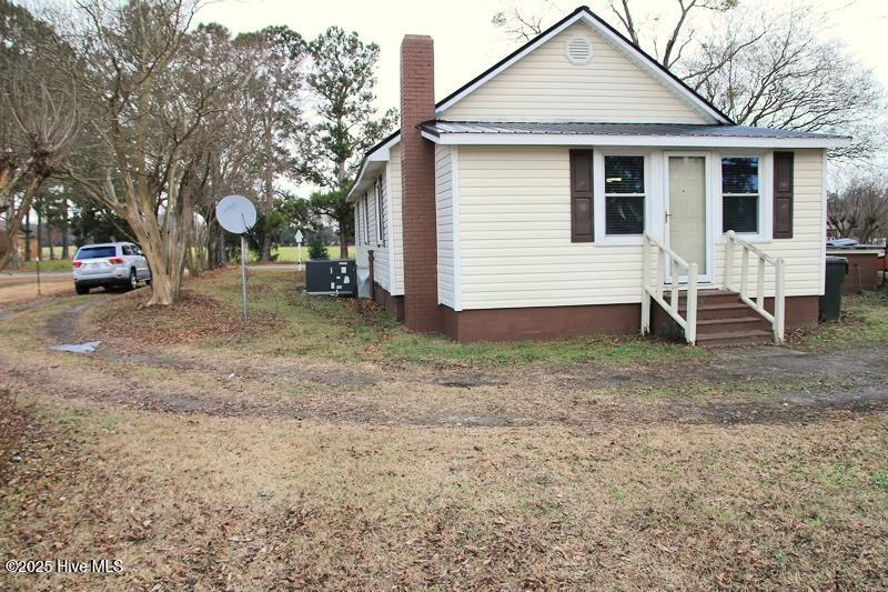 3 Back of House Entrance and driveway