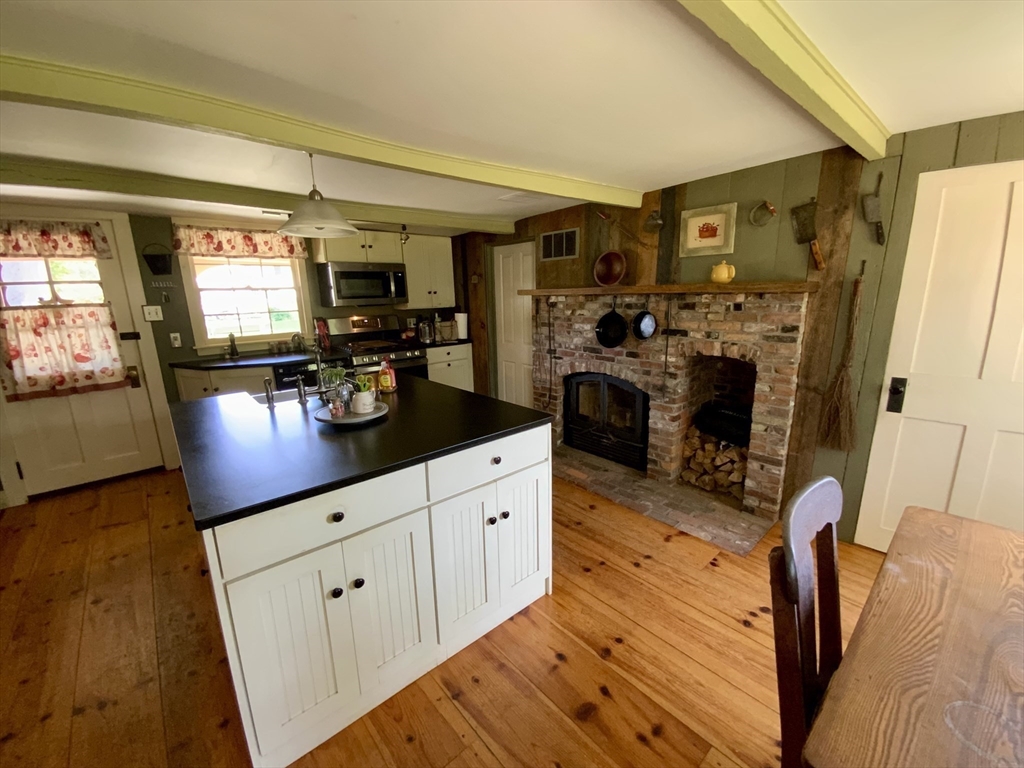 116 Christian Lane Whately, MA 01373 - Photo 4 of 40