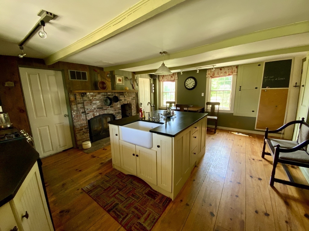 116 Christian Lane Whately, MA 01373 - Photo 6 of 40