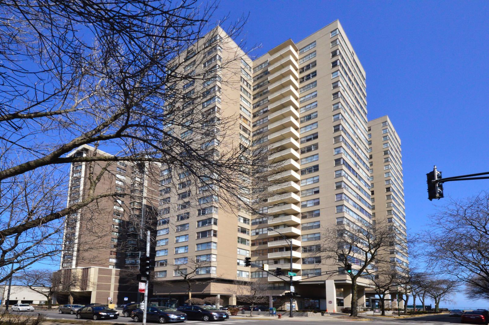 6301 North Sheridan Road, Unit 20E Chicago, IL 60660 - Photo 1 of 21 a front view of a building