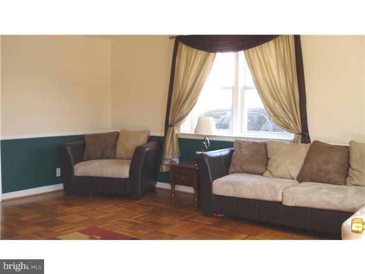 9976 Verree Road Philadelphia, PA 19115 - Photo 3 of 25 Living Room