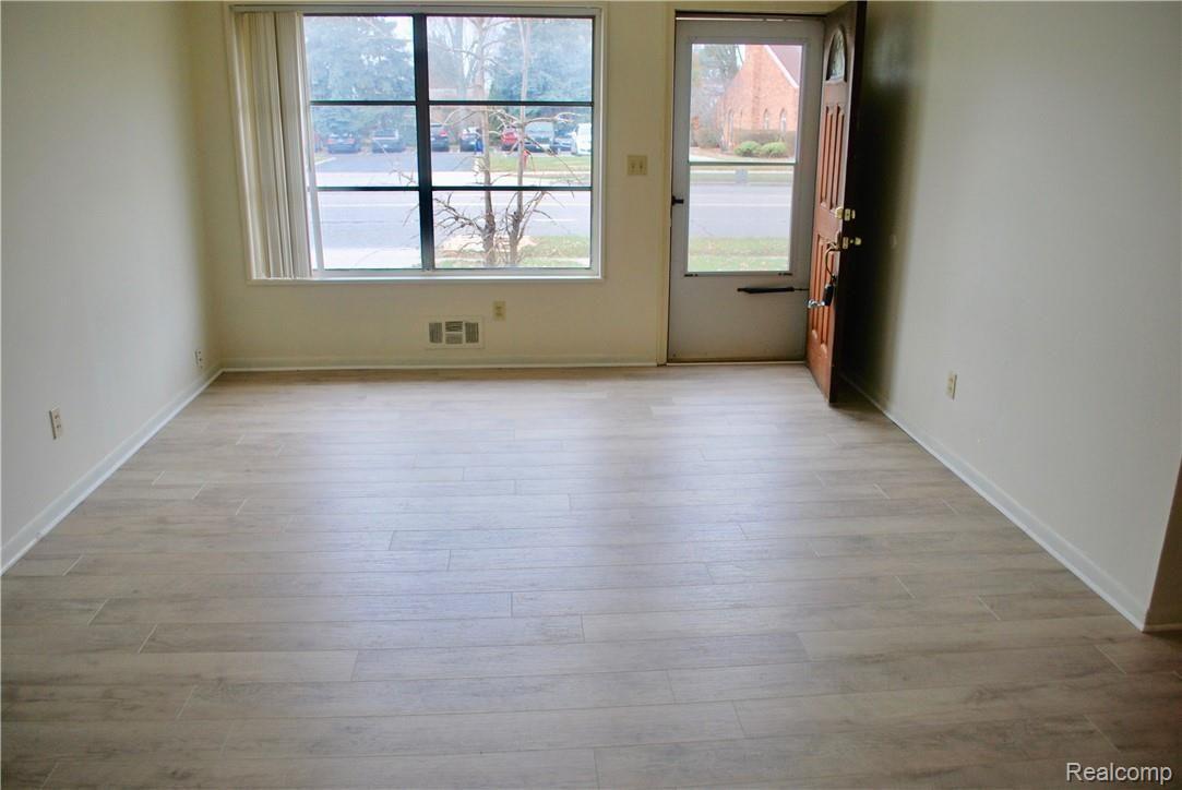 4114 Greenfield Road Berkley, MI 48072 - Photo 5 of 21 DSC_0837.jpg