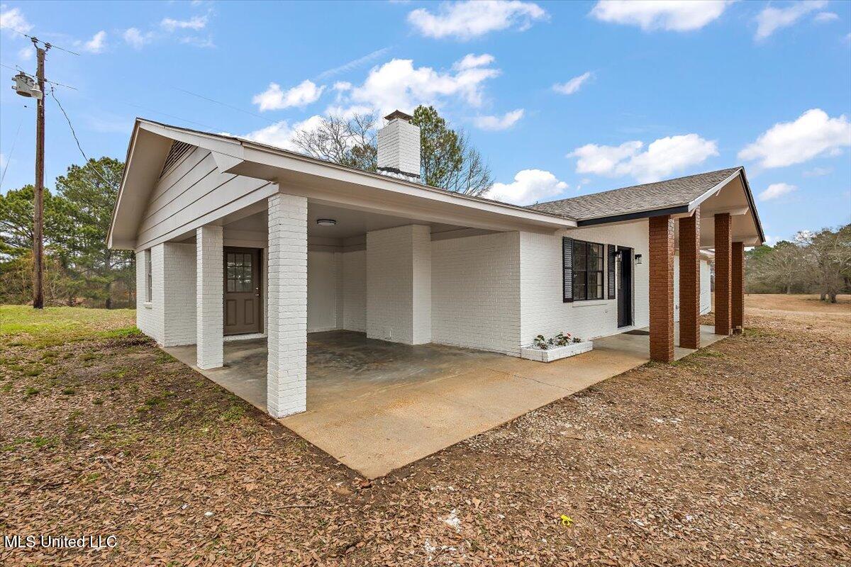 1233 Highway 25 Carthage, MS 39051 - Photo 4 of 38 04-HTP_0486