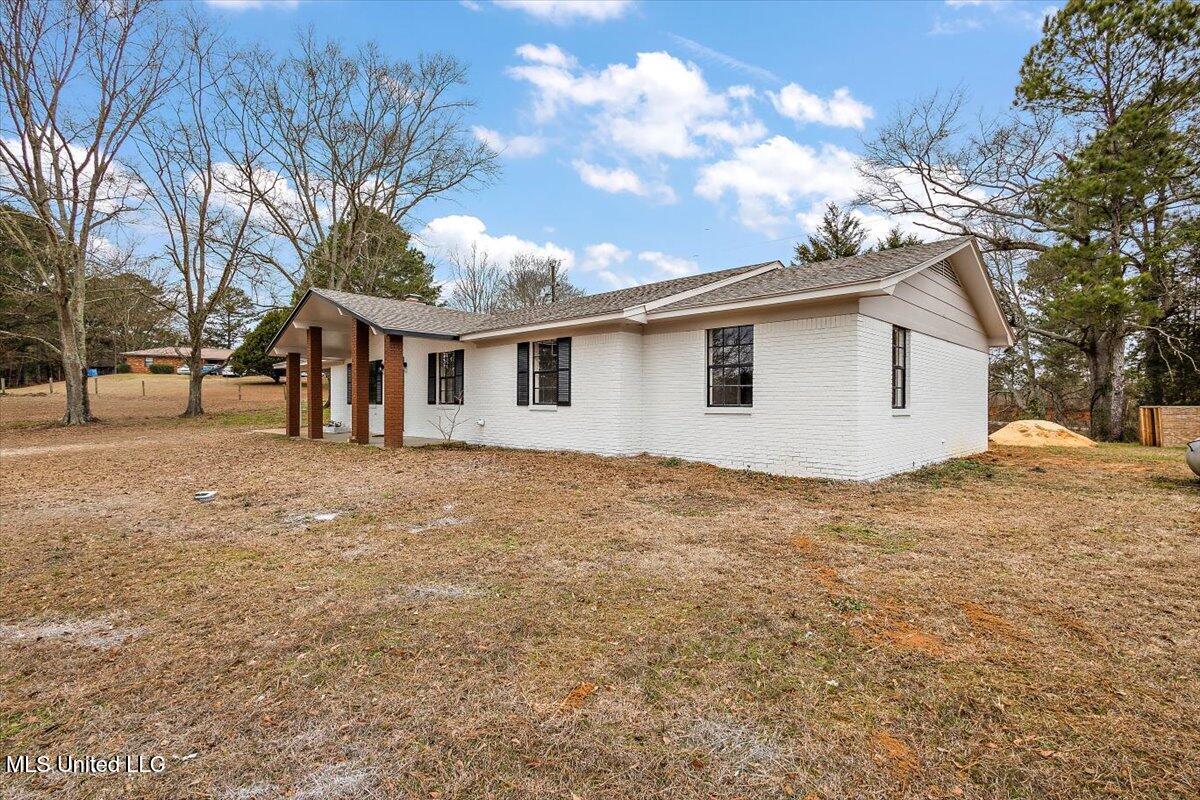 1233 Highway 25 Carthage, MS 39051 - Photo 5 of 35 03-HTP_0483