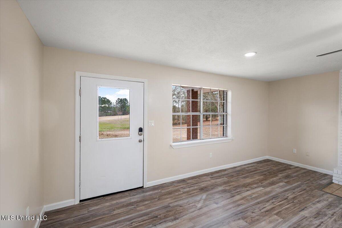 1233 Highway 25 Carthage, MS 39051 - Photo 8 of 35 06-HTP_0492