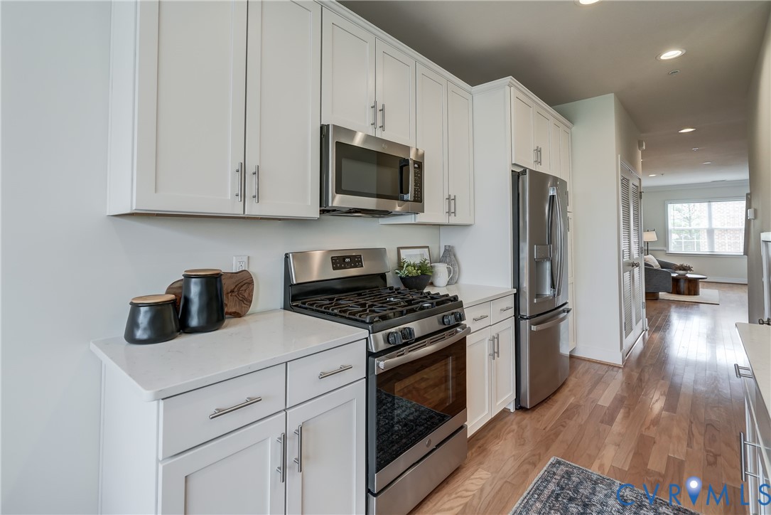 2006 Libbie Lake W Street, Unit B Richmond, VA 23230 - Photo 13 of 43 a kitchen with stainless steel appliances granite countertop a stove a refrigerator and a microwave