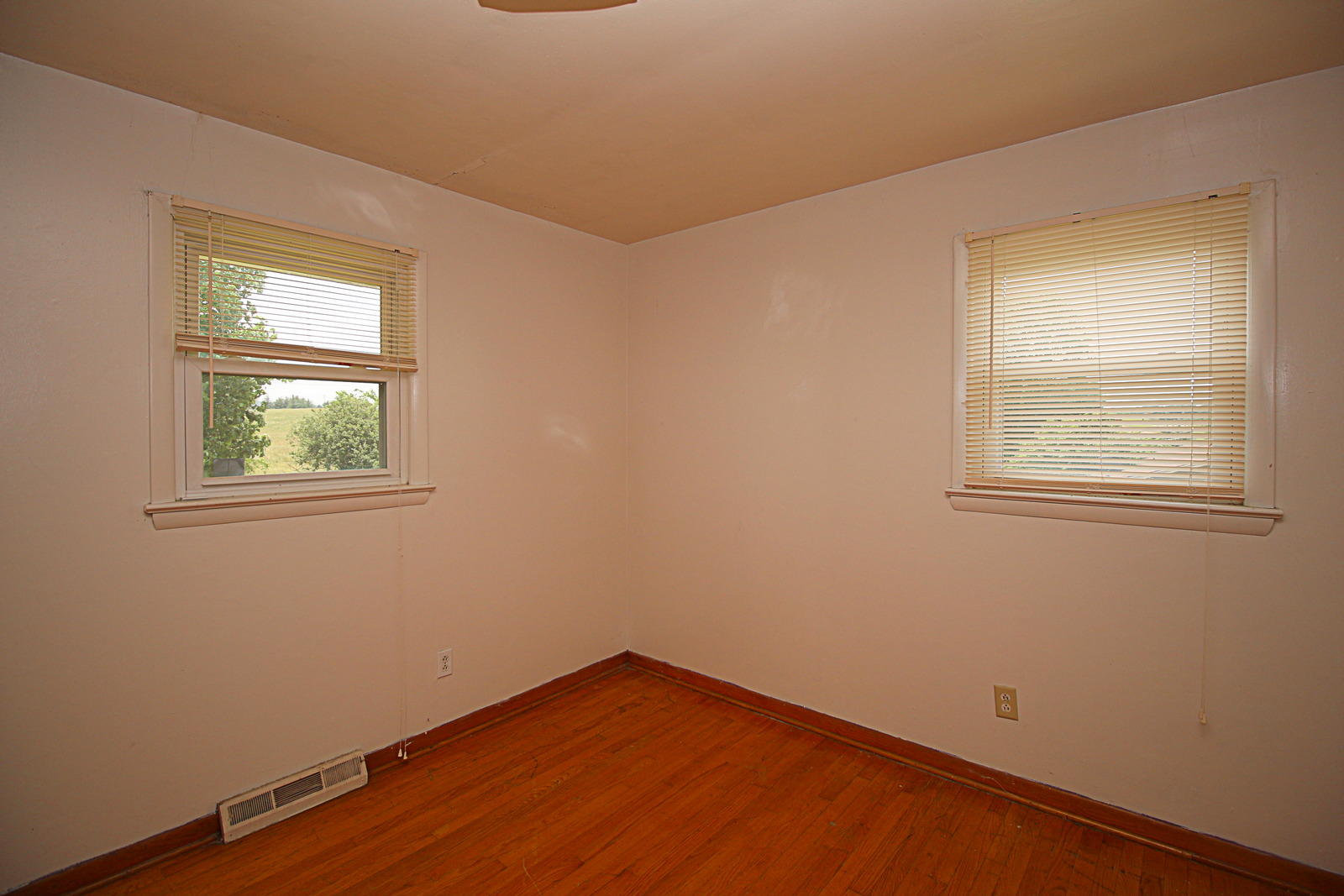 2121 Childress Road Christiansburg, VA 24073 - Photo 14 of 35 IMG_7542