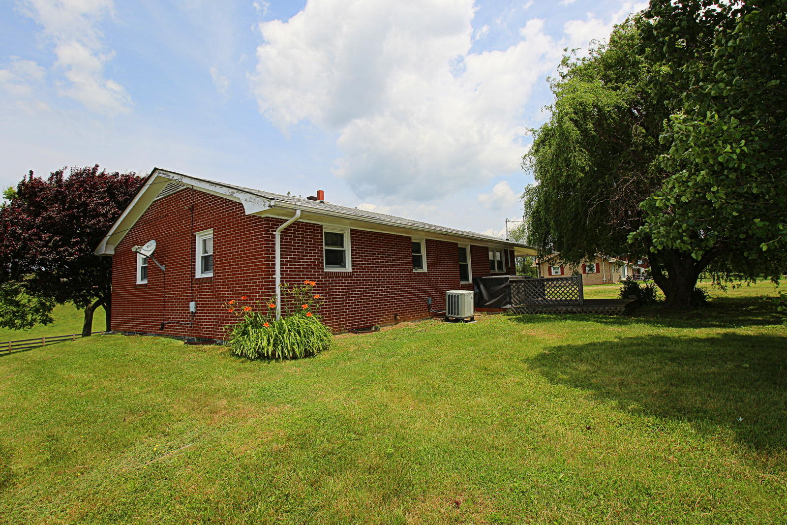2121 Childress Road Christiansburg, VA 24073 - Photo 3 of 35 IMG_7518