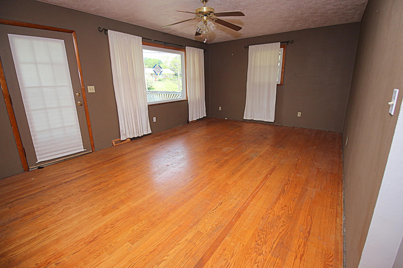 2121 Childress Road Christiansburg, VA 24073 - Photo 4 of 35 IMG_7526