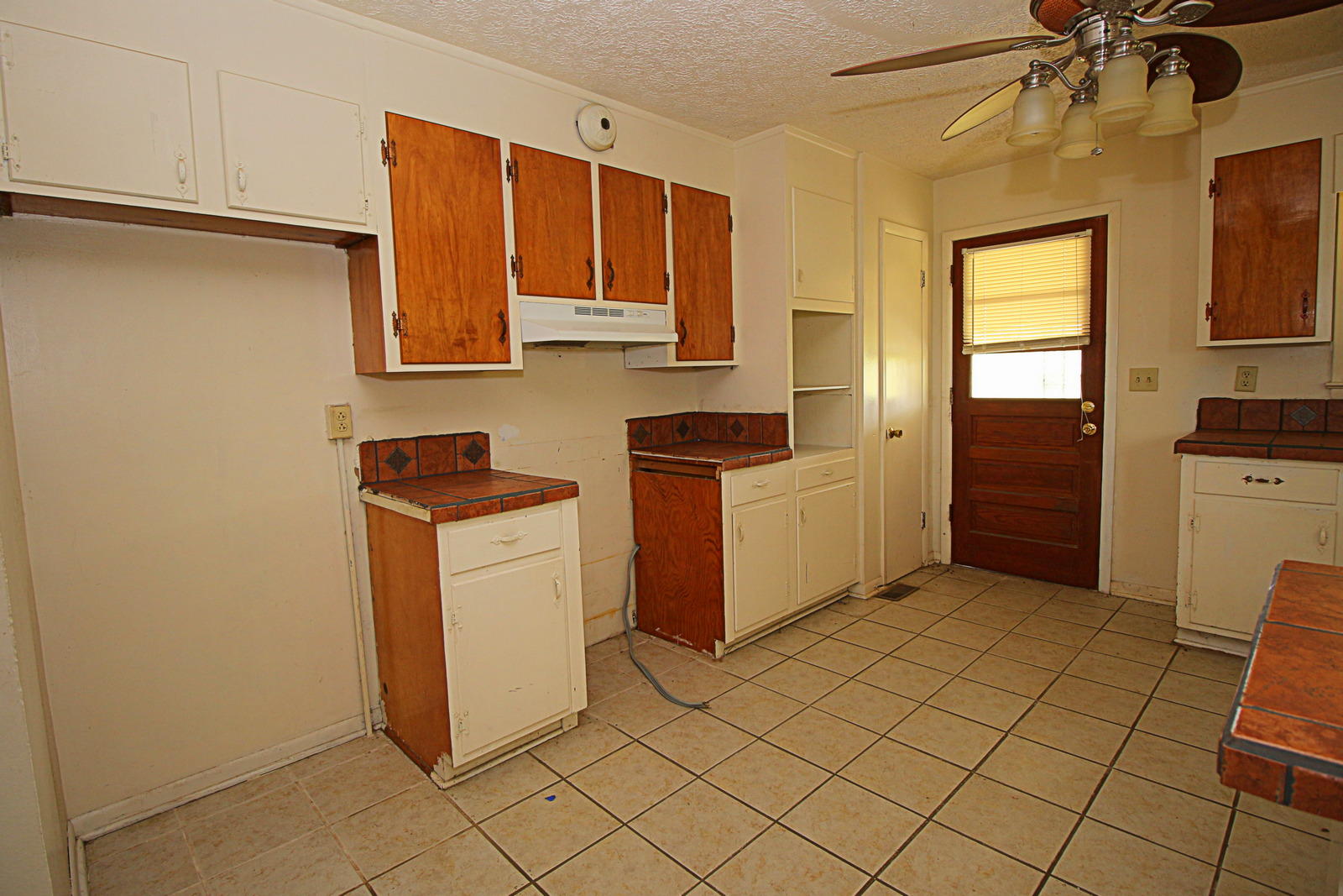 2121 Childress Road Christiansburg, VA 24073 - Photo 8 of 35 IMG_7536
