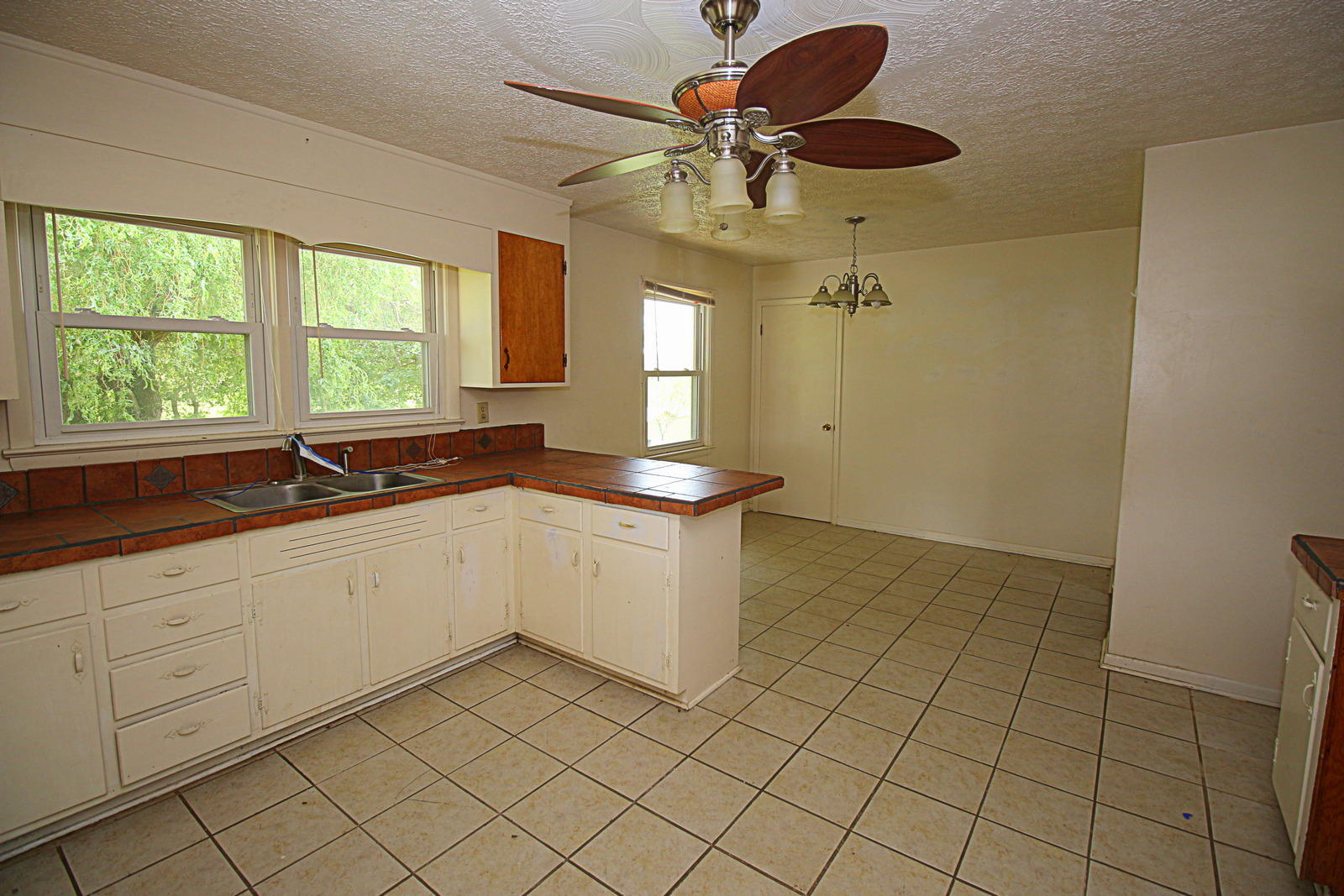 2121 Childress Road Christiansburg, VA 24073 - Photo 10 of 35 IMG_7538