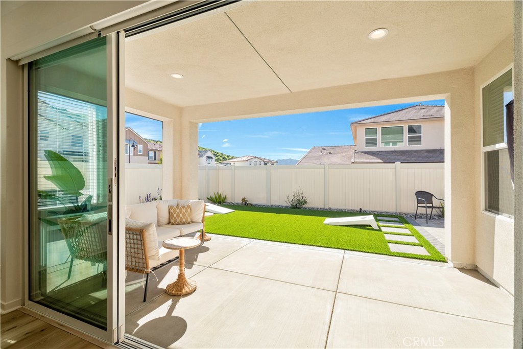 18100 Tableau Way Saugus, CA 91350 - Photo 9 of 63