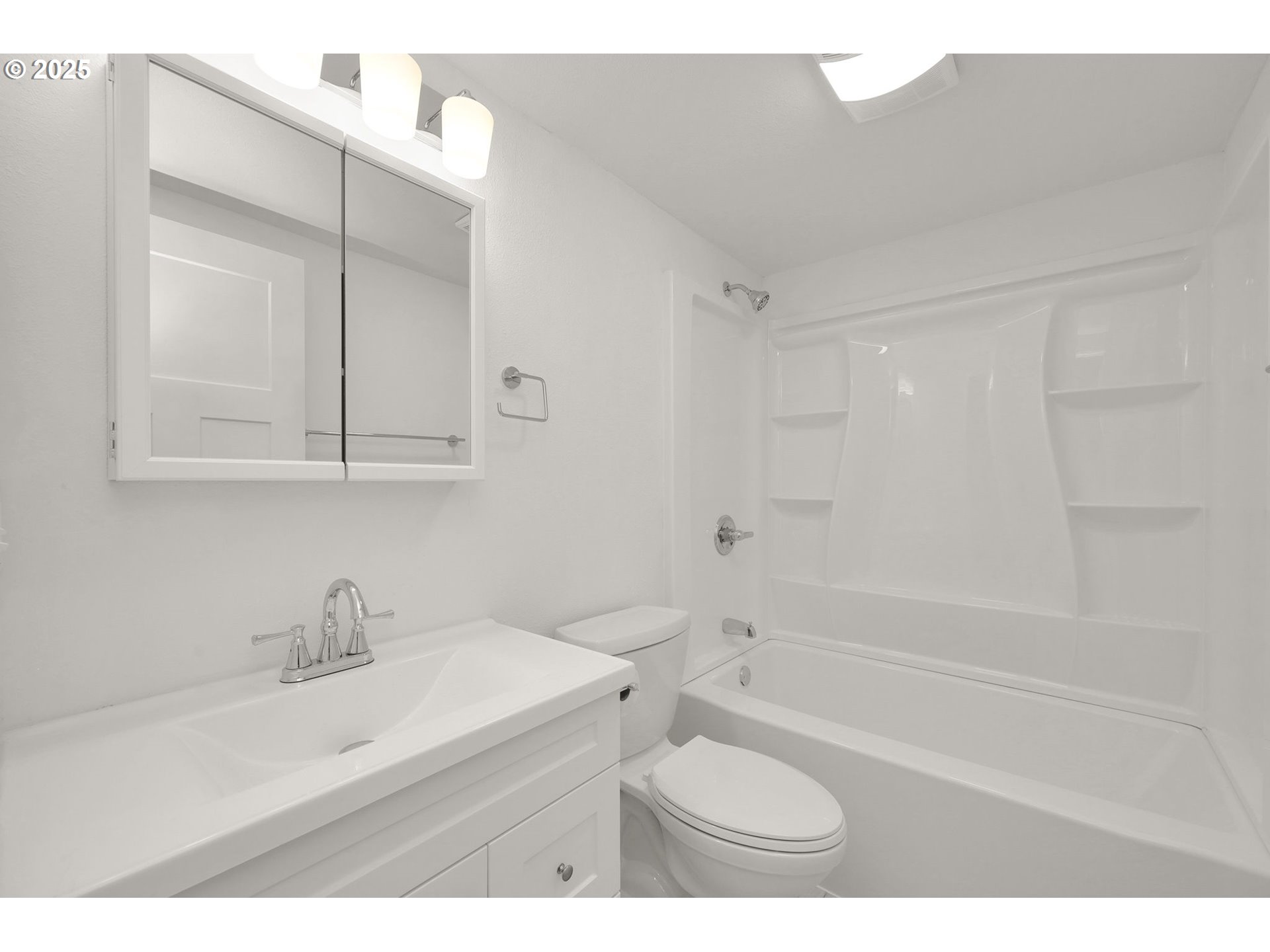 2665 E Street Springfield, OR 97477 - Photo 22 of 37 a bathroom with a bathtub shower sink vanity and a toilet