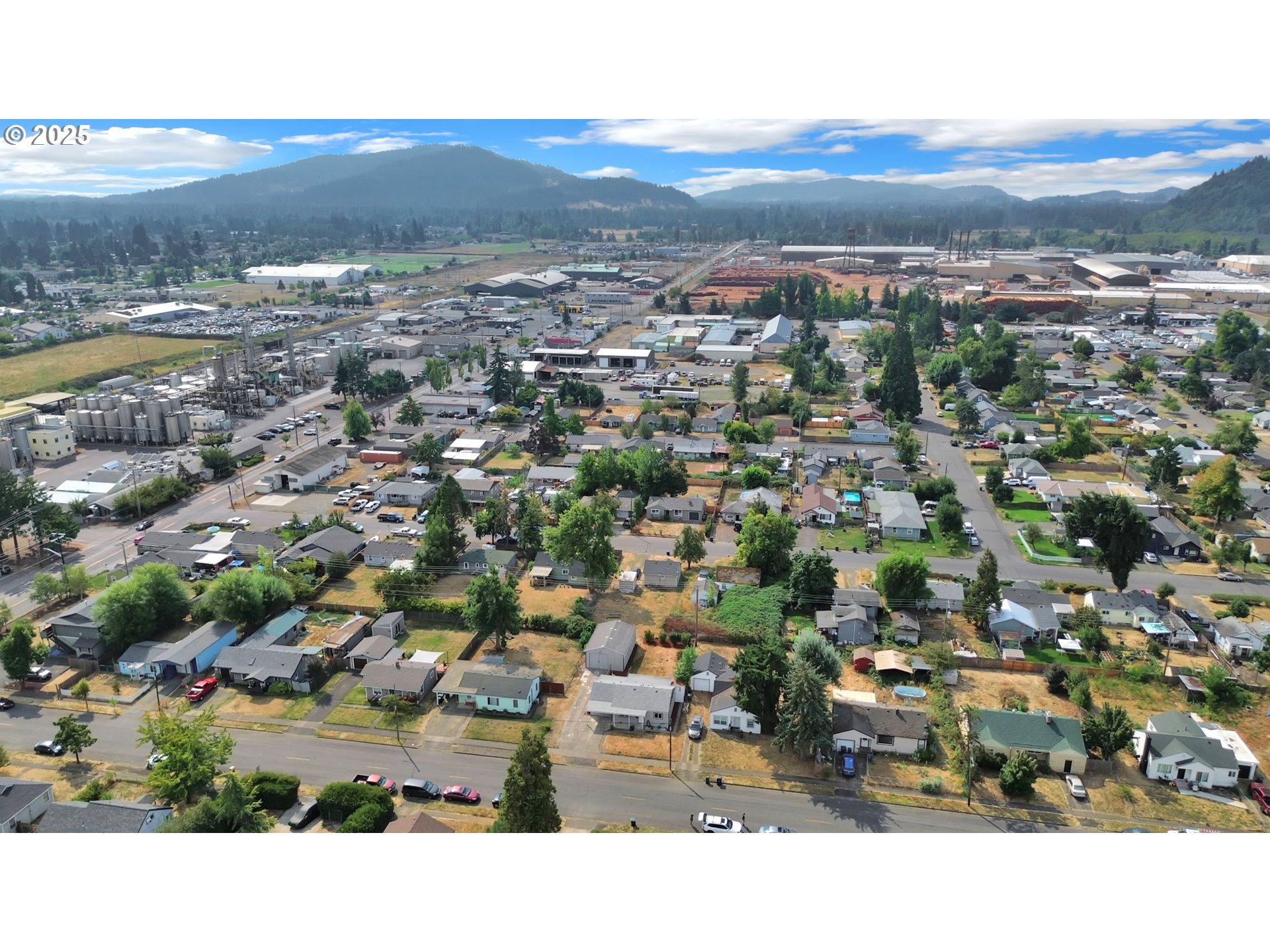 2665 E Street Springfield, OR 97477 - Photo 31 of 37 a view of city and mountain