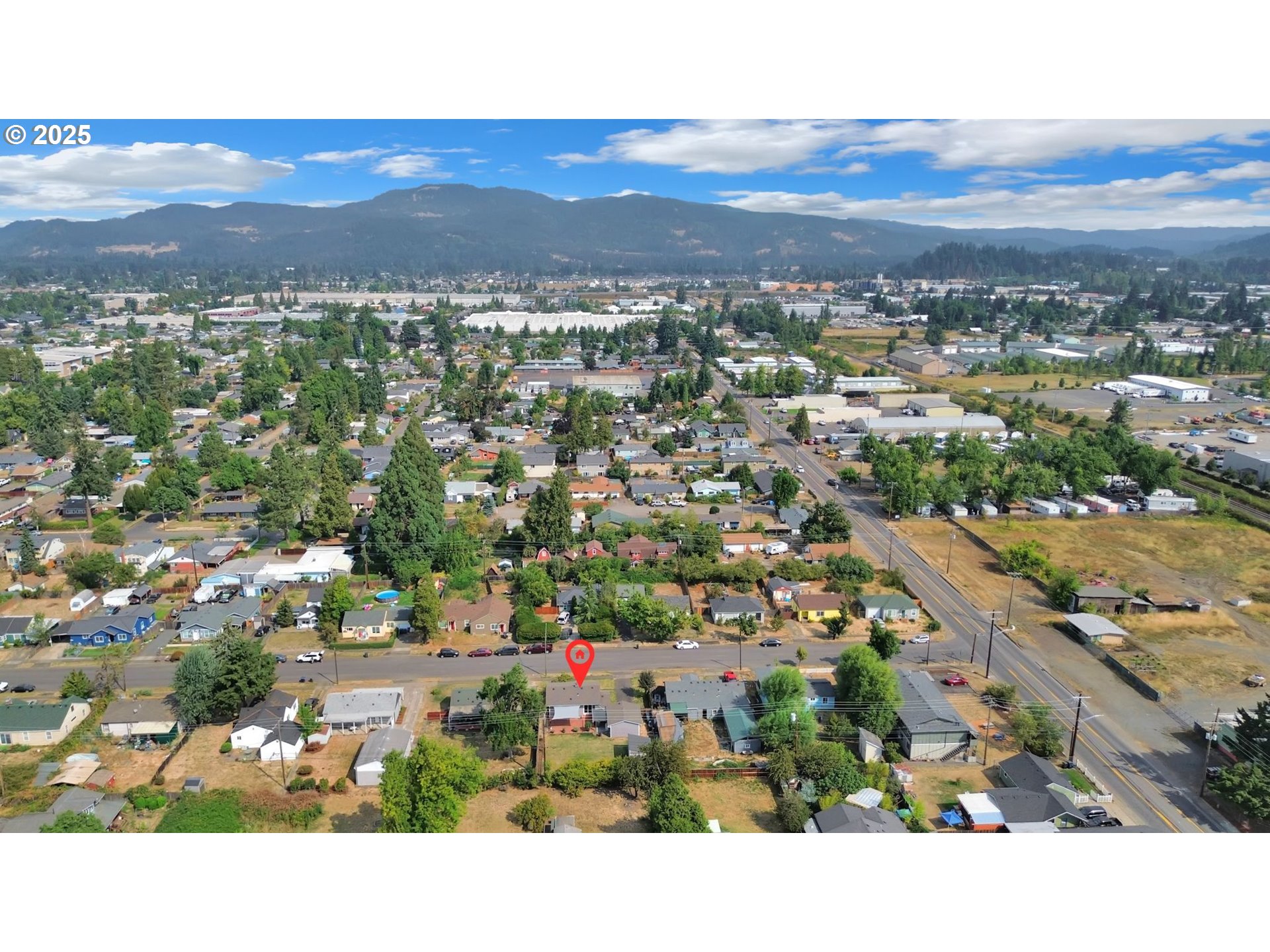 2665 E Street Springfield, OR 97477 - Photo 33 of 37 a view of city and mountain