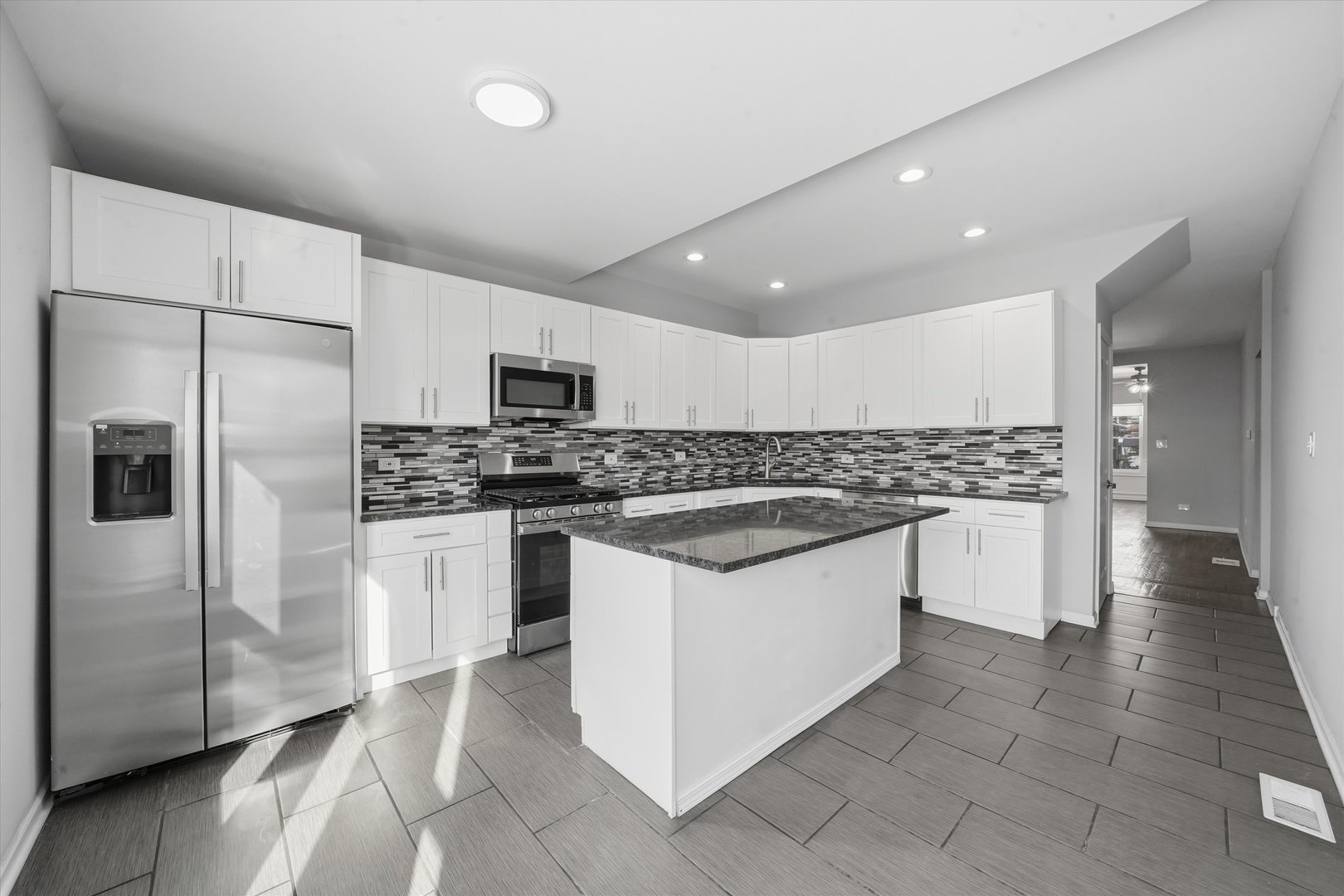 7940 South Perry Avenue Chicago, IL 60620 - Photo 6 of 29