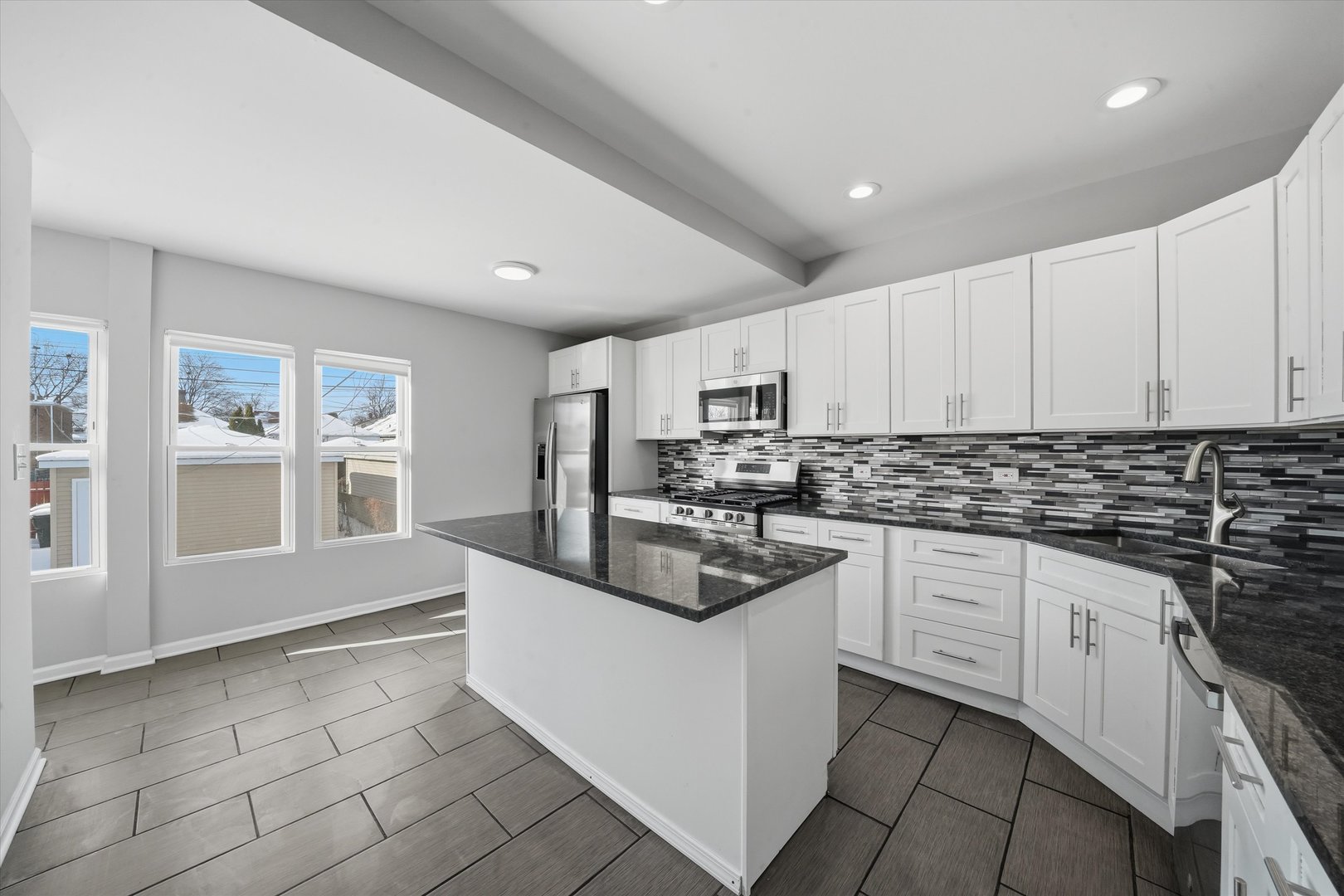 7940 South Perry Avenue Chicago, IL 60620 - Photo 7 of 29