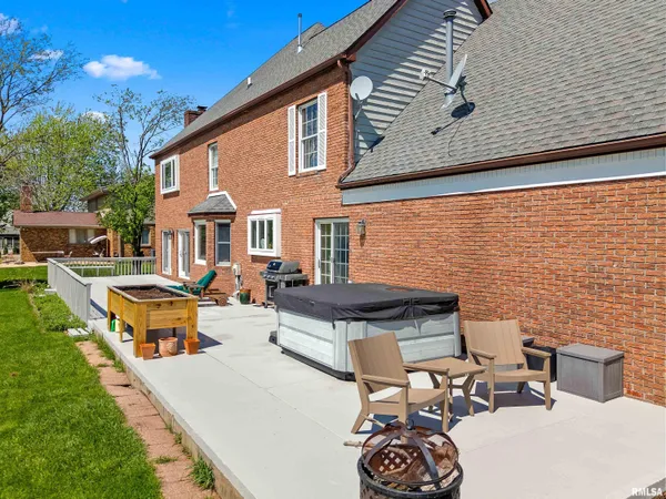 $565,000 | 302 East Morningside Drive, Peoria, IL 61614