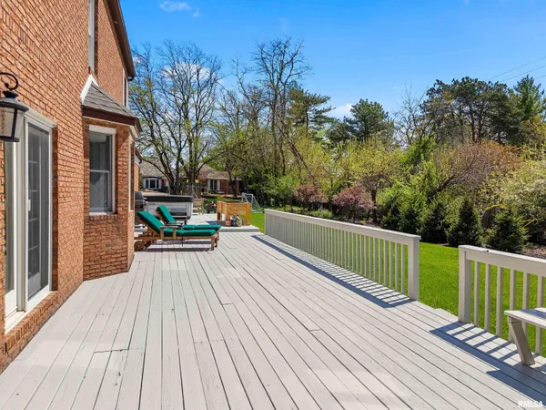 $565,000 | 302 East Morningside Drive, Peoria, IL 61614