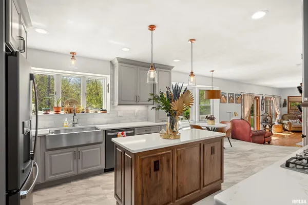 $565,000 | 302 East Morningside Drive, Peoria, IL 61614