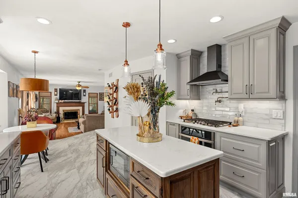 $565,000 | 302 East Morningside Drive, Peoria, IL 61614