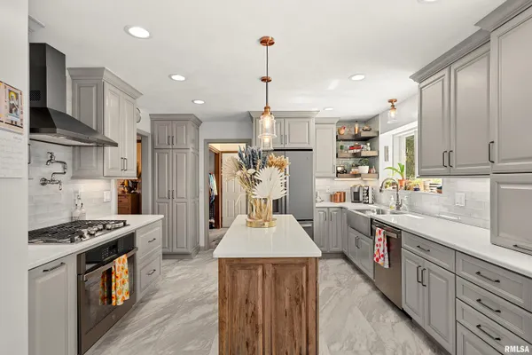 $565,000 | 302 East Morningside Drive, Peoria, IL 61614