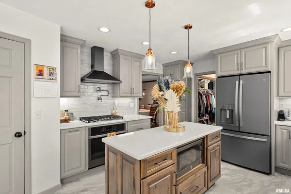 $565,000 | 302 East Morningside Drive, Peoria, IL 61614