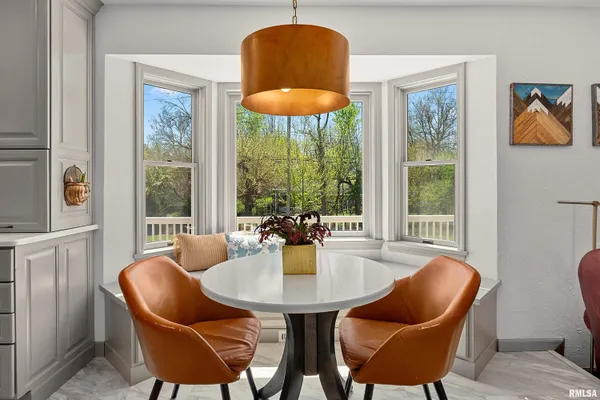 $565,000 | 302 East Morningside Drive, Peoria, IL 61614