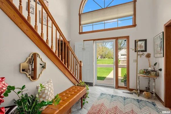 $565,000 | 302 East Morningside Drive, Peoria, IL 61614