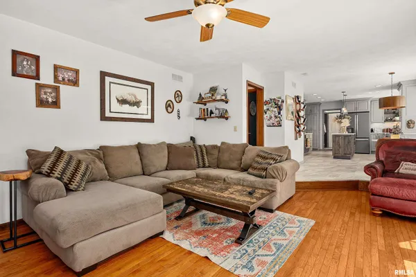 $565,000 | 302 East Morningside Drive, Peoria, IL 61614