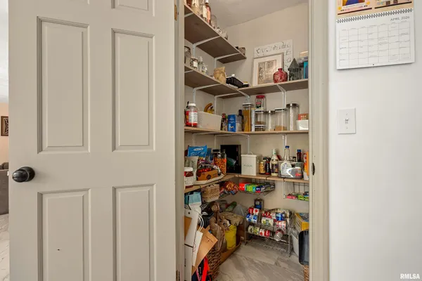 $565,000 | 302 East Morningside Drive, Peoria, IL 61614