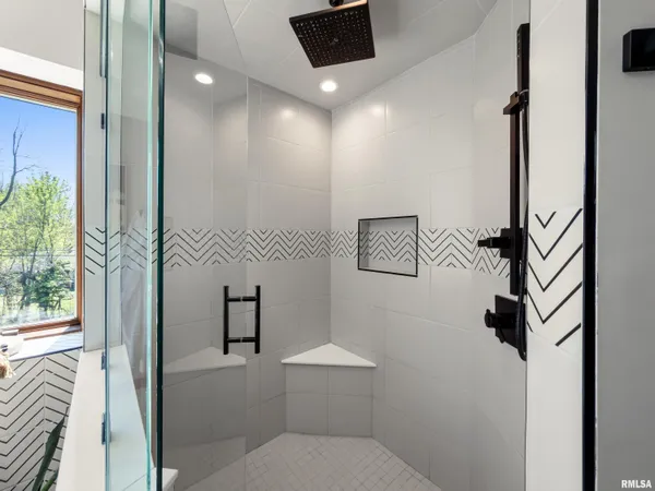 $565,000 | 302 East Morningside Drive, Peoria, IL 61614