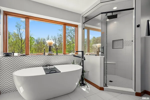 $565,000 | 302 East Morningside Drive, Peoria, IL 61614