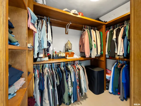 $565,000 | 302 East Morningside Drive, Peoria, IL 61614