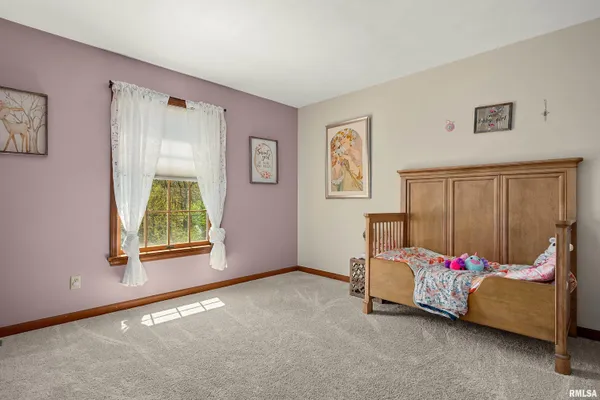 $565,000 | 302 East Morningside Drive, Peoria, IL 61614